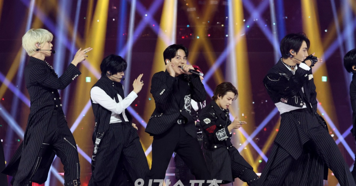 에이티즈, ‘인 유어 판타지’ 등 6곡 열정적 무대 완성 [2025 KGMA]
