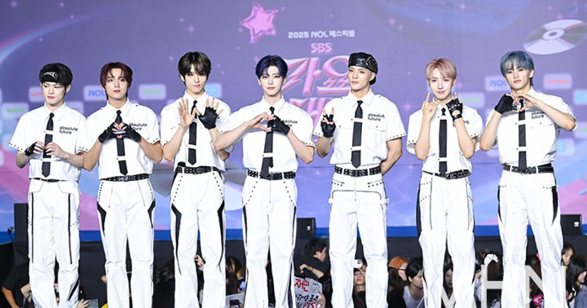 엔시티 드림, 신곡 퍼포먼스 주목...'킥과 베이스'로 가요계에 '파워풀 지진' 예고