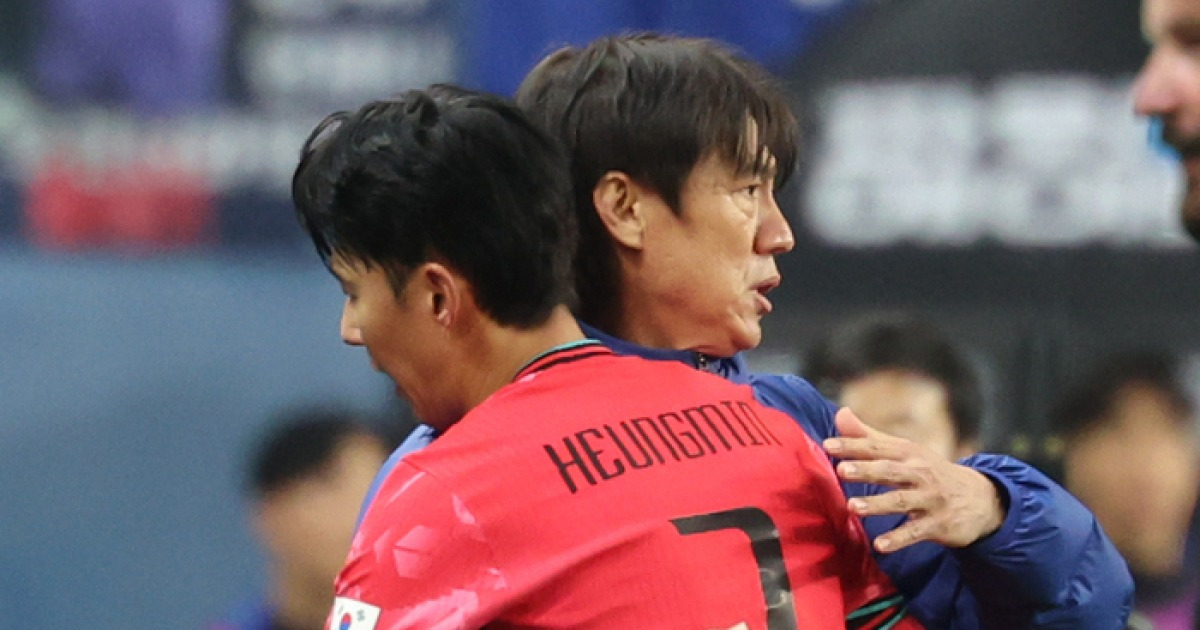 ‘손흥민과 진한 포옹’ 홍명보 감독 “상대 견제에도 자기 역할 잘해”…조규성 복귀포엔 “퀄리티 입증”[현장 일문일답]