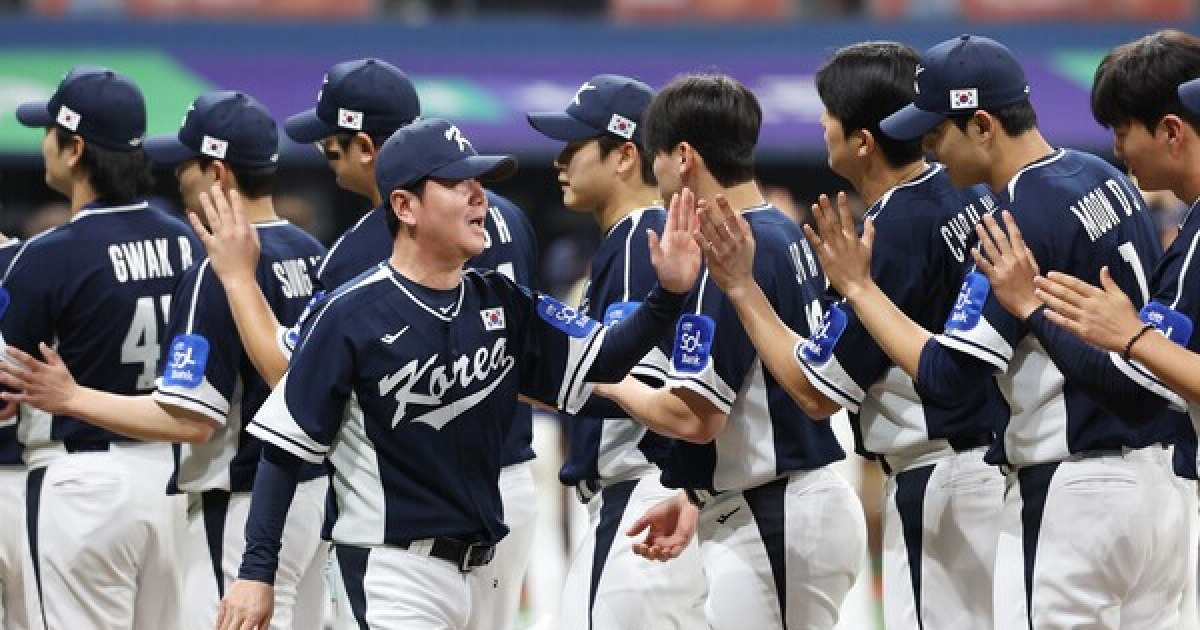 '11실점 난타 당한 마운드' 한국 야구, 또 다시 고개 숙였다…일본 상대 10연패