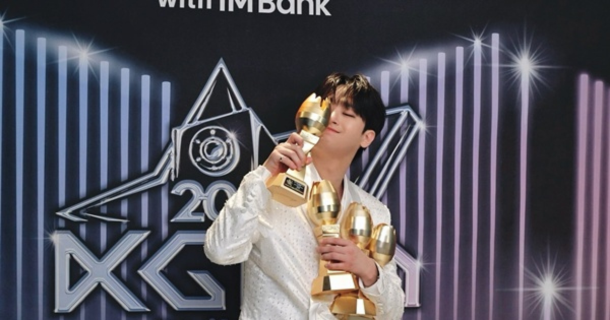 이찬원, '2025 KGMA' 4관왕 위엄…