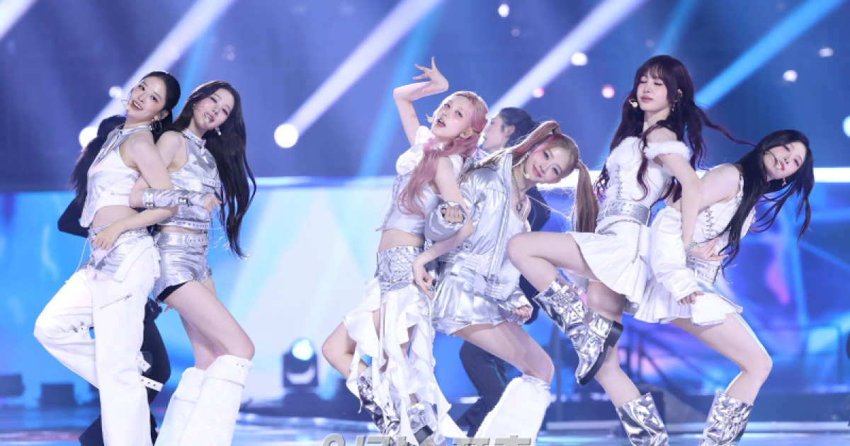 아이브, 댄스 브레이크 퍼포먼스로 무대 장악…라이브 찢었다 [2025 KGMA]