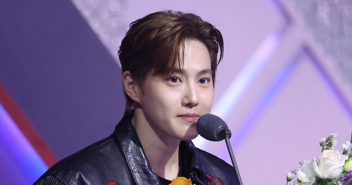 수호, 베스트 솔로 아티스트상 “엑소 멤버들과 기쁨 나눌 것” 3관왕 [2025 KGMA]