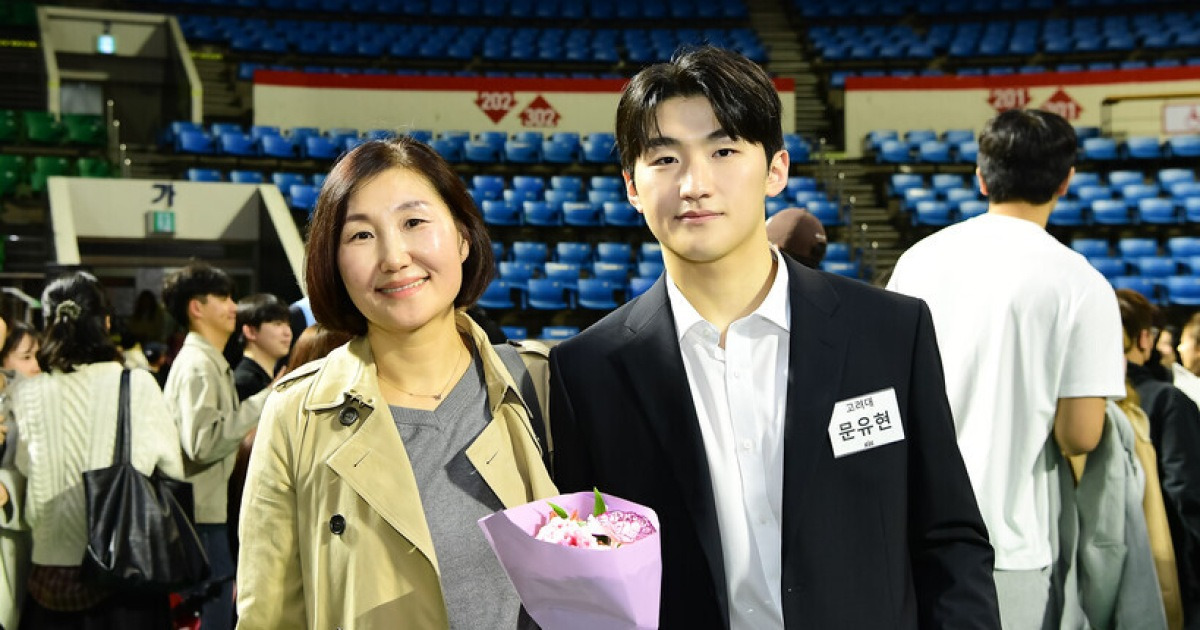 “오늘만큼은 칭찬해줄래요” KBL 최초 1순위 형제 문정현·문유현, 그 뒤에 숨은 어머니의 헌신과 사랑