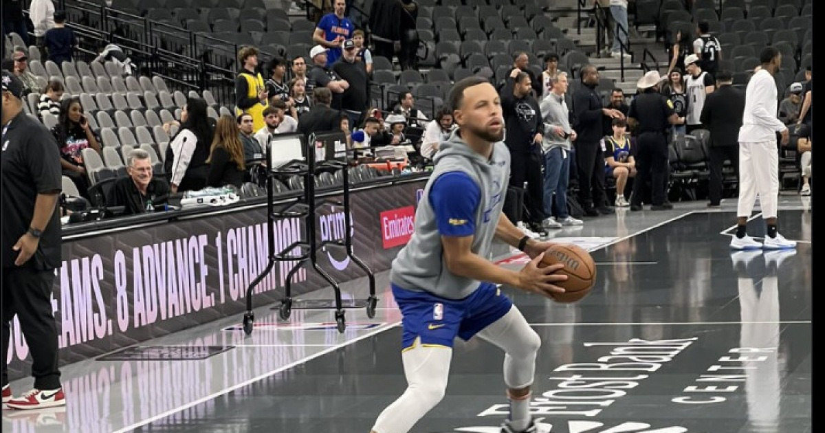 샌안토니오전 준비 과정에서 포착된 커리의 신발