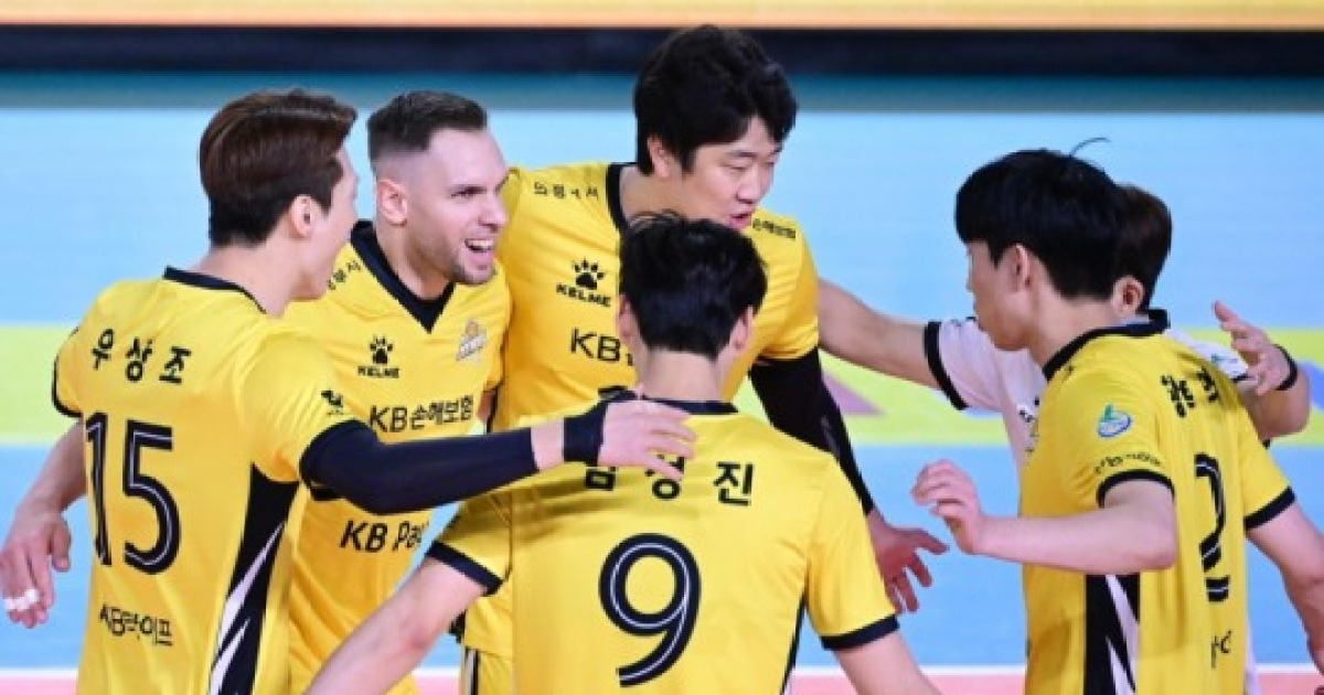 비예나의 27득점 맹활약이 이끈 KB손해보험의 선두 탈환...삼성화재 꺾고 3-1 역전승