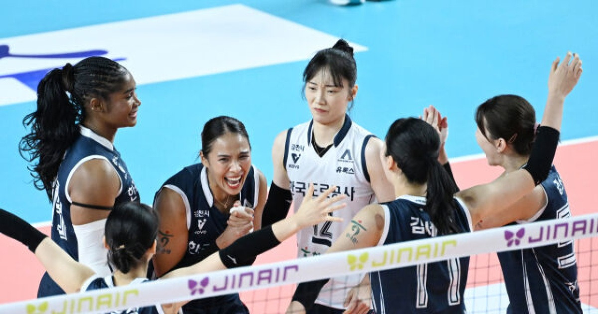 '7연승' 하이패스! 한국도로사의 '1위 질주', 멈추지 않는다...모마 24점+서브 에이스 '8개' 압도 →현대건설에 3-1 승리 [MD김천]