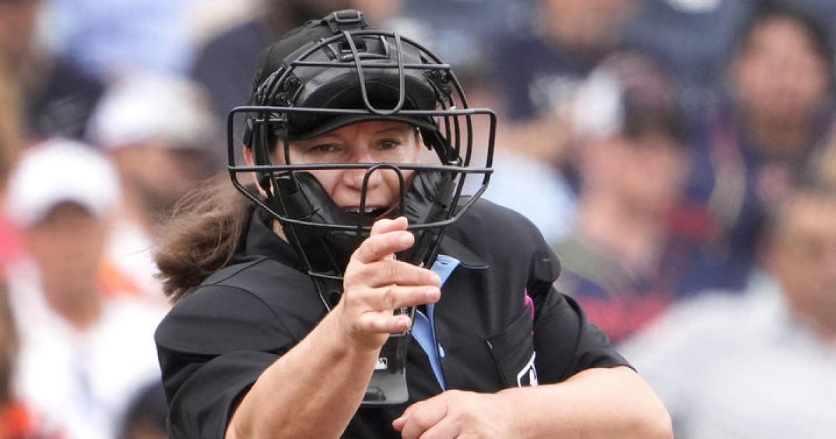한일전 주심 맡은 MLB 최초 여성 심판 파월…오심에 룰 숙지 미숙(종합)