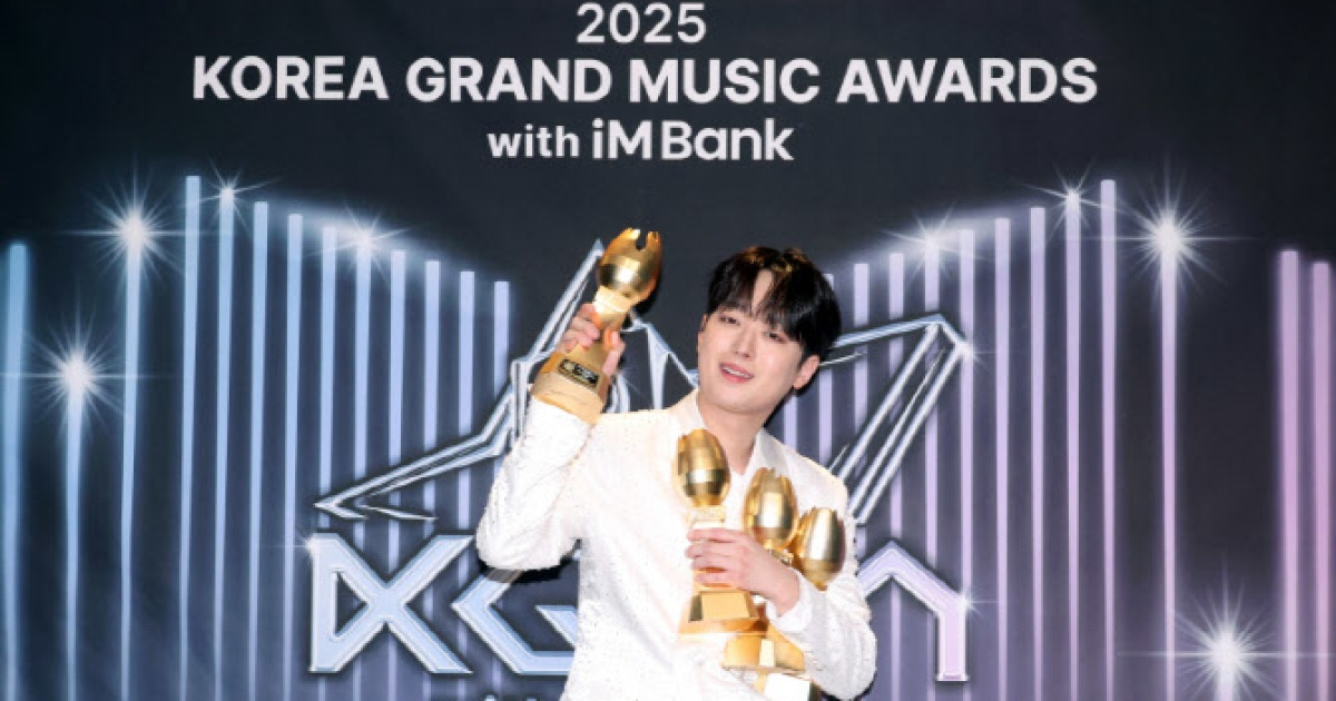 대중·팬들에 공 돌린 이찬원 "가수가 빛나려면 청중 있어야"[가요핫톡]