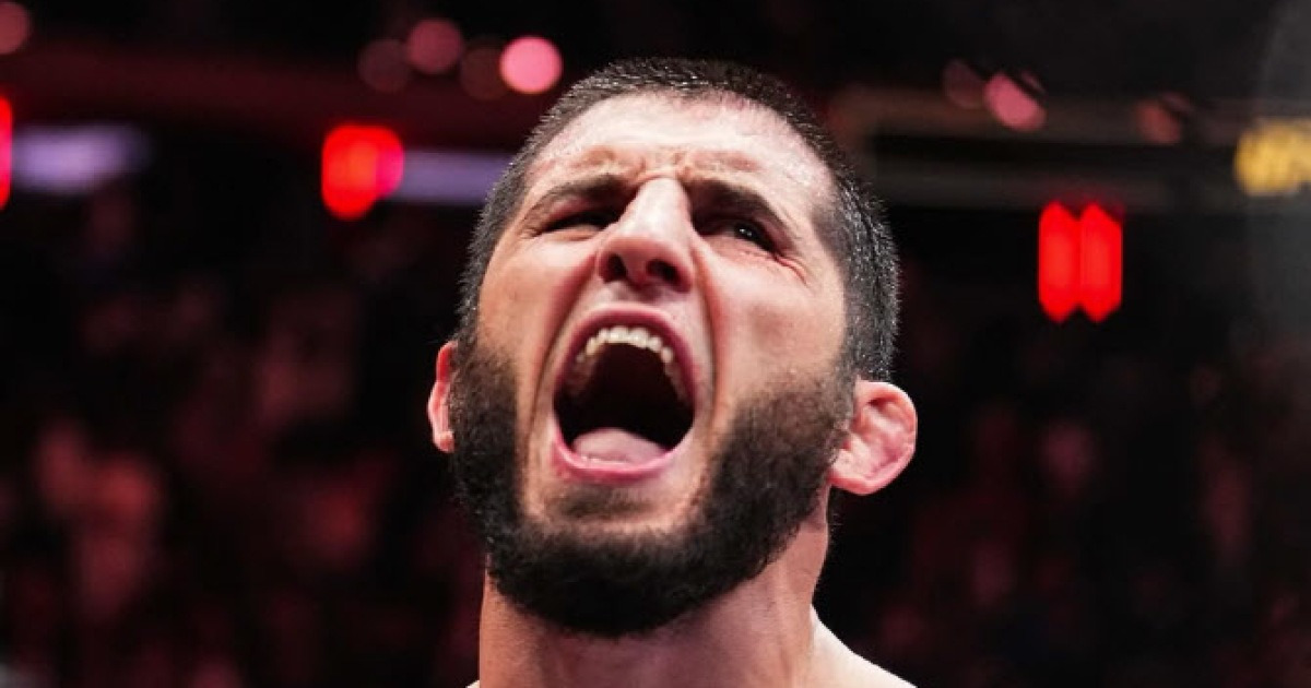 '지금은 마카체프 시대' UFC 역대 10번째 더블 챔피언 등극