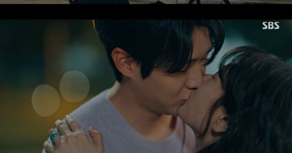 [스브스夜] '우주메리미' 최우식♥정소민, 모두의 축복 속에 '해피 웨딩'···배나라, 신슬기와 '러브라인' 예고