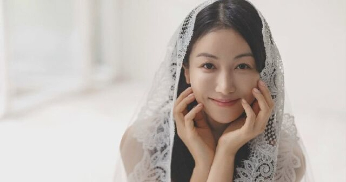 김옥빈, 오늘(16일) 비연예인과 결혼…"곁에 있으면 늘 웃게 되는 사람"