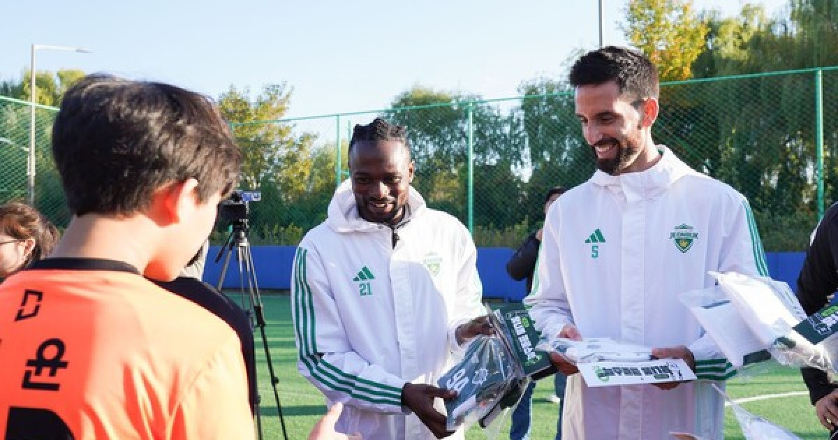 외인 듀오 '감보아 + 츄마시', 일일 축구교실 코칭 실시