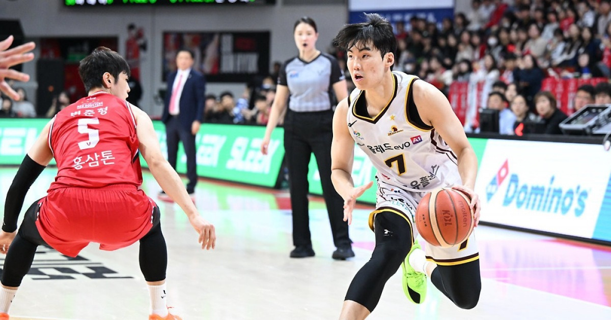 3Q 외곽포로 팀을 깨운 최형찬…1·2위 맞대결서 웃은 창원 LG 4연승으로 단독 선두 지켰다