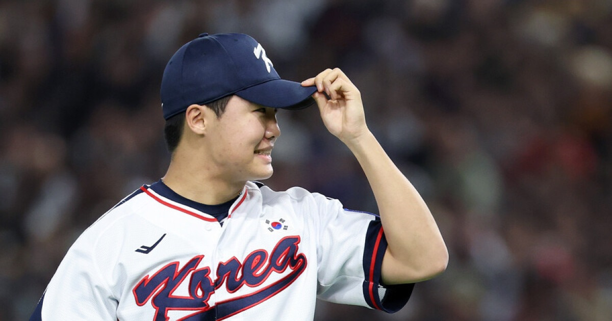 "도무지 믿기지 않는 호투"·"대표팀 형들이 배워야"·"오승환과 닮아"…정우주 활약에 레전드 선배들 '감탄'