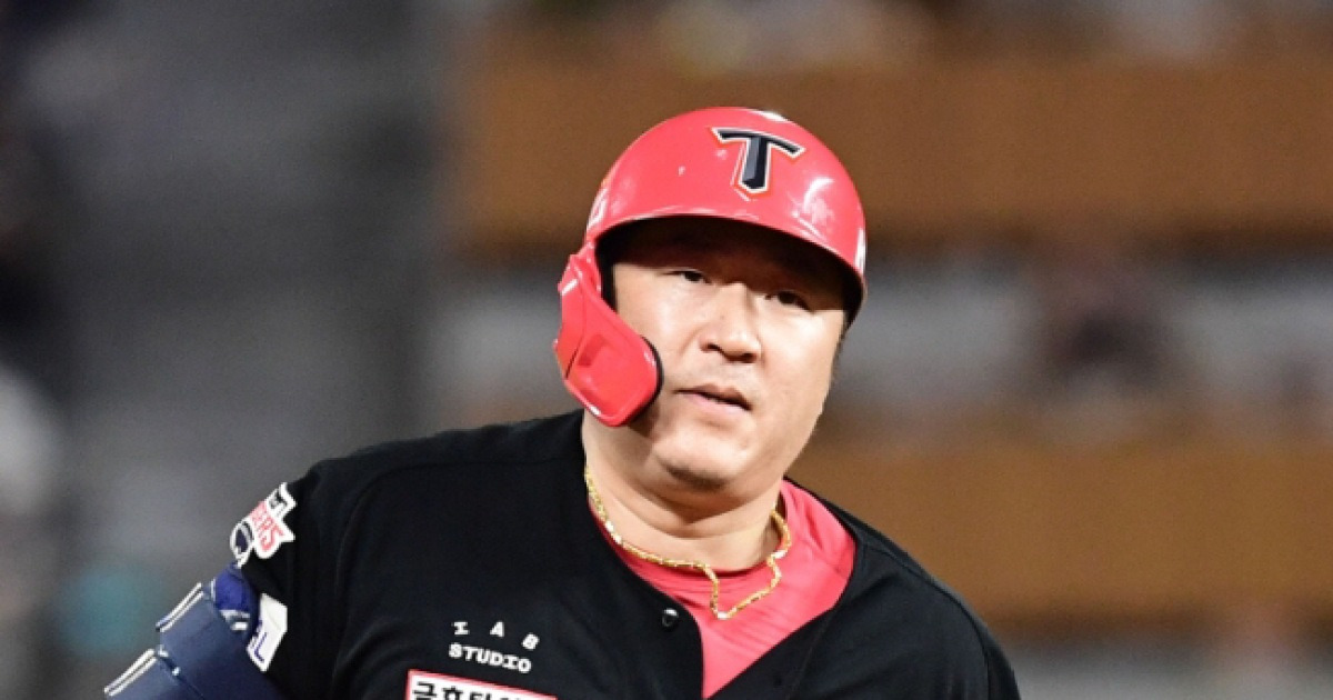 '38세 47억원' 최형우가 제시한 '김현수의 길'…42세 새 이정표 제시할까