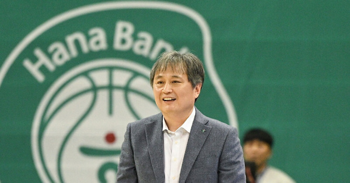 [경기 후] 이상범 하나은행 감독, “선수들이 리바운드를 잘 잡아줬다”…위성우 우리은행 감독, “작년의 하나은행이 아니다”