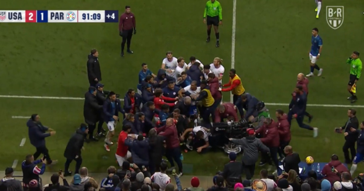 ‘0-2 완패’ 홍명보호에 나란히 진 팀들끼리…종료 직전 수십명 ‘집단 대난투극’ 논란