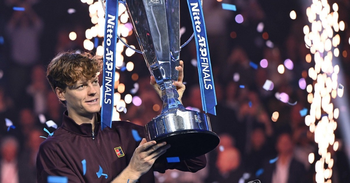 신네르, 알카라스 꺾고 ATP 투어 시즌 최종전 우승…상금 73억원