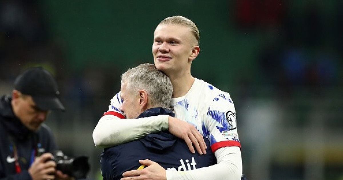 25세 괴물 FW가 쏘아올린 기적... 경상도 인구보다 적은 북유럽의 소국, 월드컵 다시 밟는데 '28년' 걸렸다