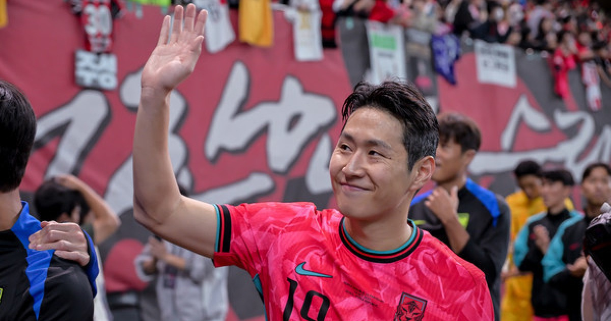 '7세 슛돌이 어느새 아시아 최고 선수로' 강추위 속 열린 이강인의 '올해의 국제 선수상' 기념식 [가나전 현장]