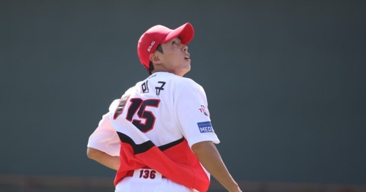 외모도 주력도 수비력도 비슷, 호령존 후계자 등장하다...고교 4할타, 18살 예비 루키 관심집중 "외야 뛰는게 남달라" [오!쎈 오키나와]