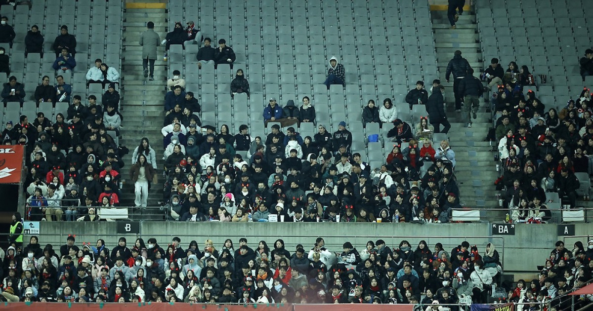 “손흥민 보러 다들 안 오나요?”…가나 언론도 놀란 참담한 관중 동원, 추위까지 겹쳐 더 싸늘해진 상암벌 민심 [SD 상암 라이브]