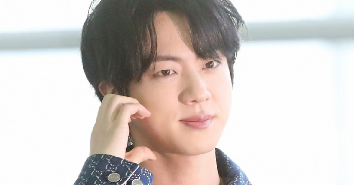 BTS 진에 '기습 뽀뽀'..50대 日여성 '강제추행 혐의' 재판행