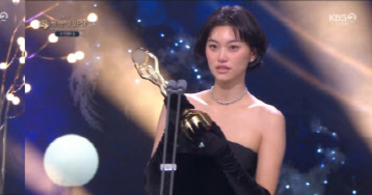 안보현·김도연 올해의 신인 남우·여우상..."초심 잃지 않겠다" [청룡영화상]