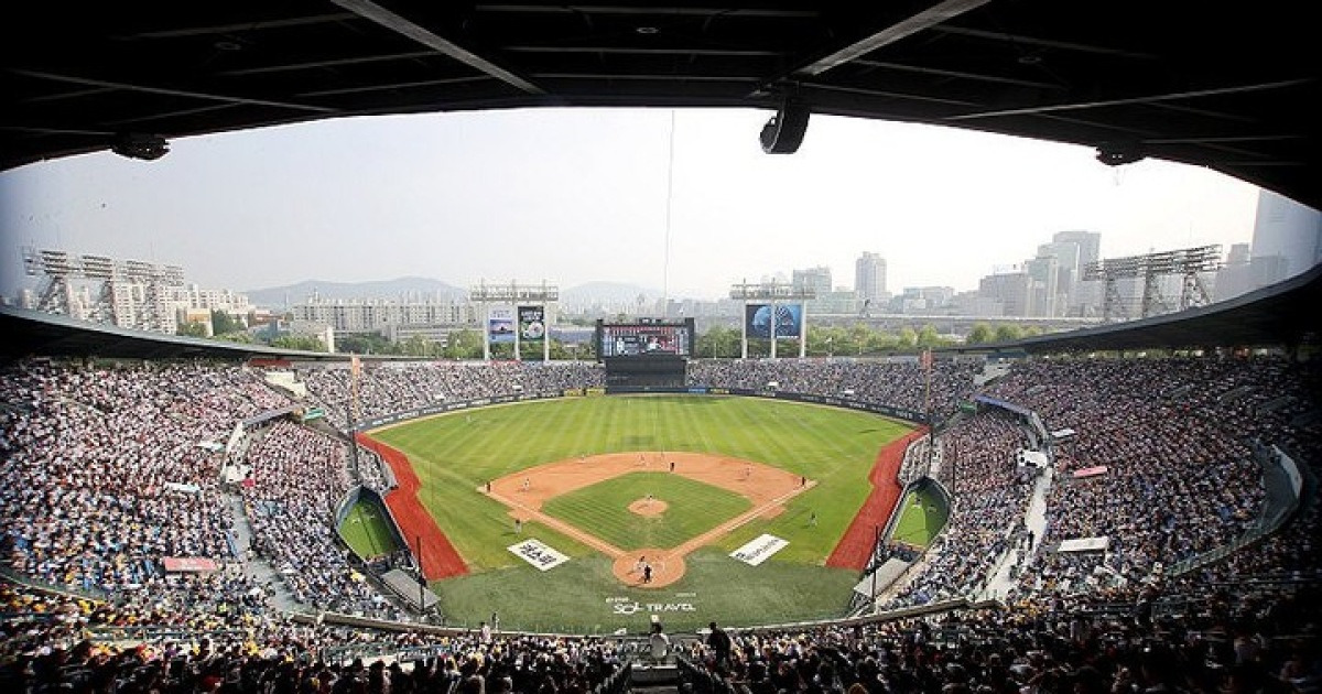 1000만 관중 시대 연 프로야구, '티빙'으로 계속 본다...KBO-CJ ENM 유무선 중계권 재계약 합의