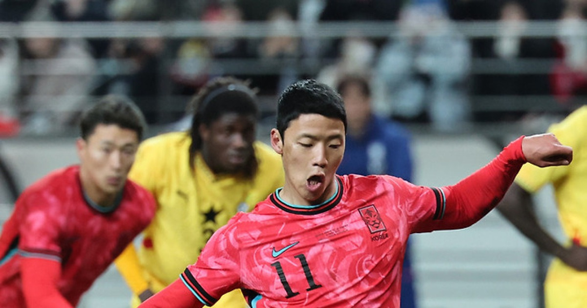 아뿔싸! 찬스 잡아놓고 정작 PK는 '떼굴'...황희찬 "선수들도 놀렸고, 팬들에게도 부끄럽다"