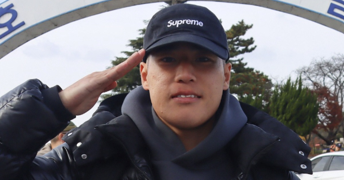 집 떠나와, 열차 타고..."형들이 겁주더라" 입대 전부터 군기 바짝! '김천상무 12기' 홍윤상, "강해져서 돌아오겠다"[인터뷰]