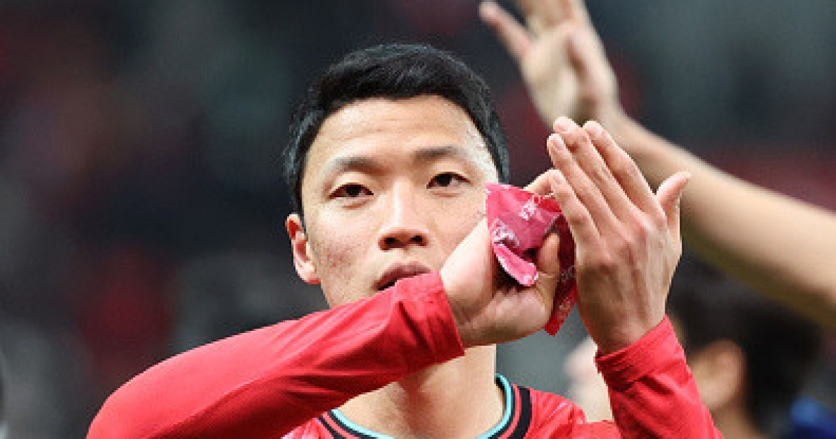 [IN LIVE] "경기 끝나고 선수들이 놀렸다"…'페널티킥 실축' 황희찬 "부끄러운 장면 보여줬어, 생각 많았다"