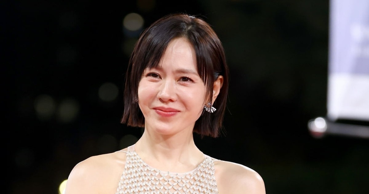 현빈 이어 손예진도 주연상 수상…트로피 4개 한 집에 [청룡영화상]