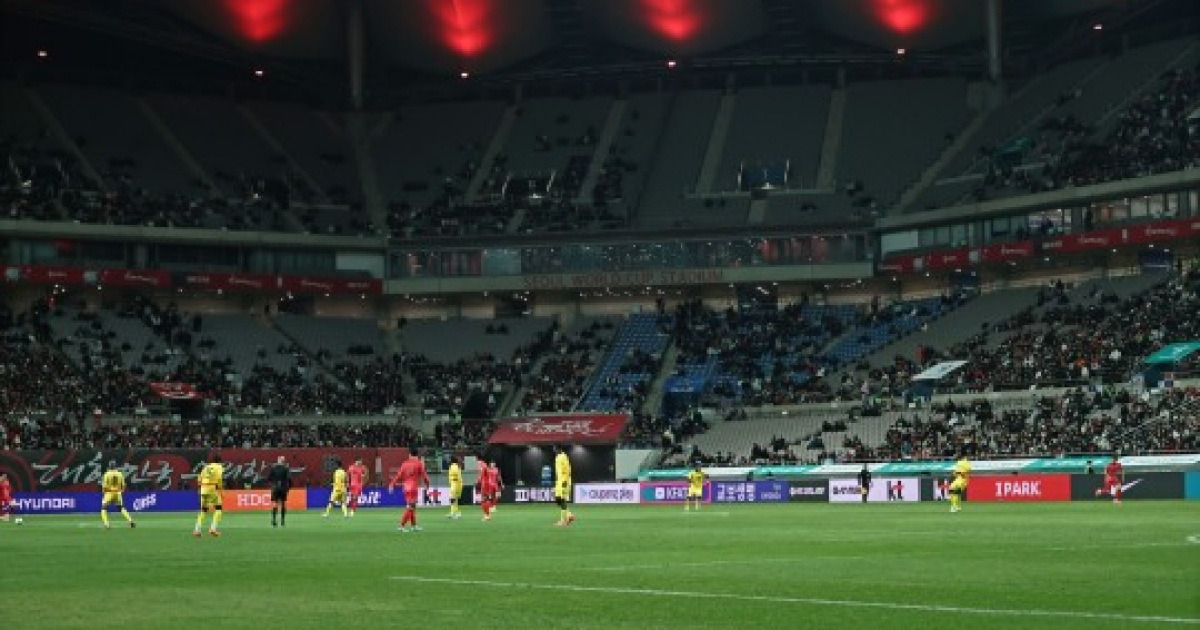 홍명보호 가나전, 관중 33,256명..."흥행 참사 연속, 팬심 싸늘"