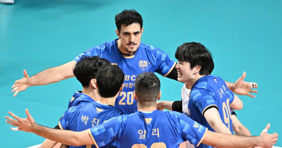 아라우조+알리 쌍포 41득점 폭발... 우리카드 셧아웃!→5연패 탈출, 삼성화재 최하위 추락 [MD장충]