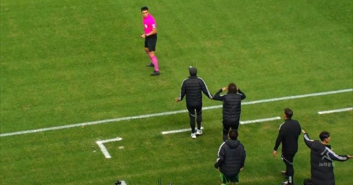 ‘인종차별 제스처 의심’ 전북 코치에게 출장정지 5경기, 제재금 2000만 원 중징계…전북은 재심 청구 절차 돌입, 여론도 싸늘