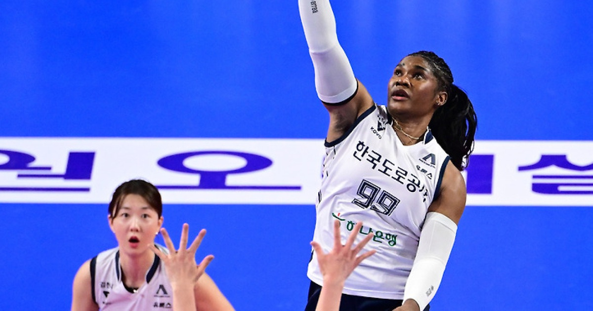 모마-강소휘-타나차 ‘공격 삼각편대’ 앞세운 한국도로공사, IBK기업은행 꺾고 8연승 질주