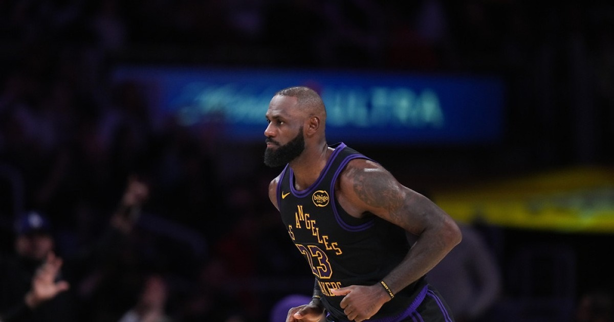 뒤늦게 시작된 '킹' 제임스의 23번째 시즌…더블더블 활약