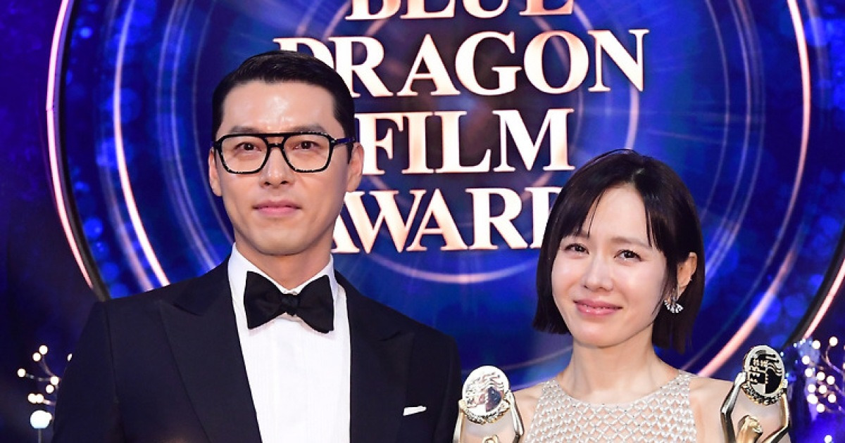 '영화보다 더 영화 같네' 청룡영화상 최초 부부동반 주연상 수상 현빈-손예진, 평생 잊지 못할 순간