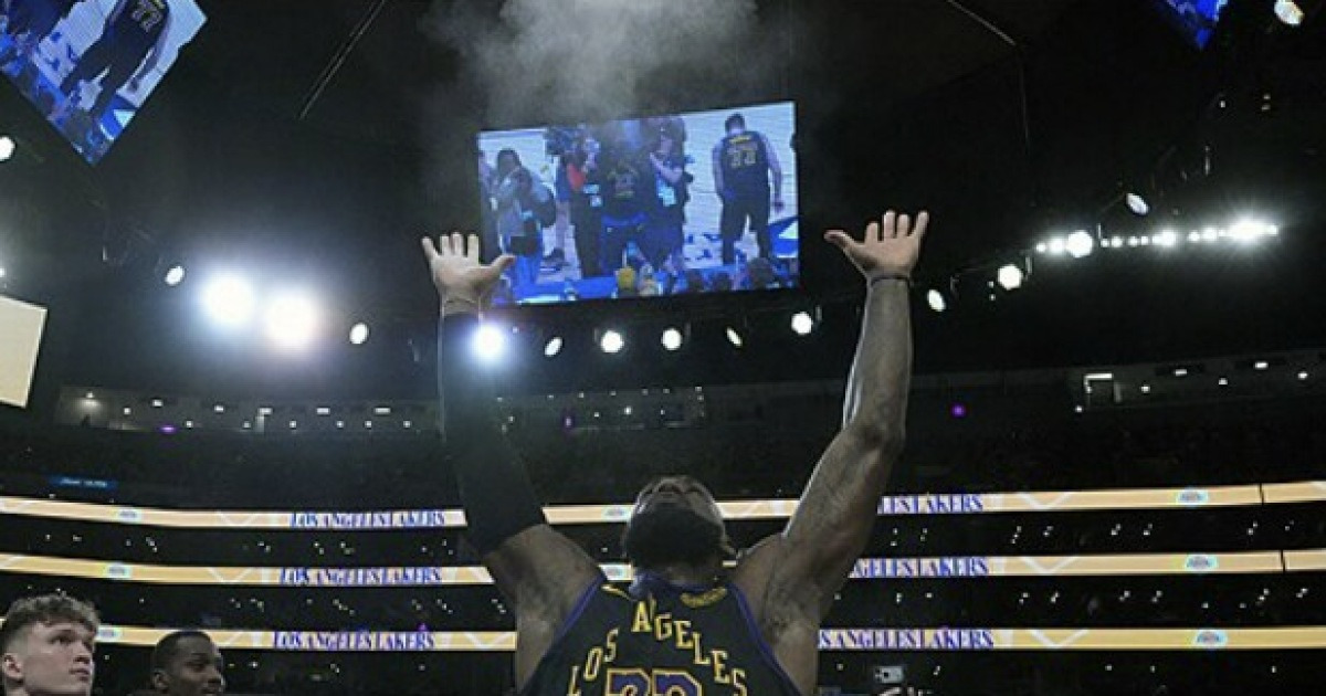 왜 르브론, 르브론 하는지 보여줬다…복귀전부터 진기록 쏟아낸 ‘킹’