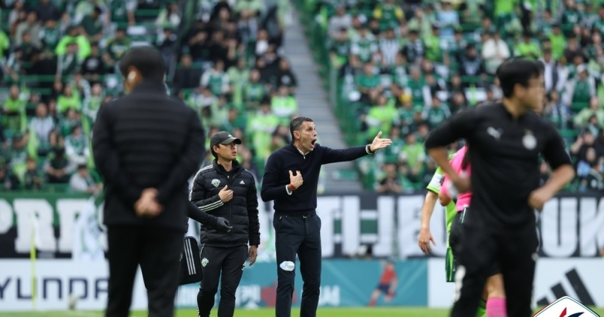 ‘인종차별 논란?’ 전북 타노스 코치, 5경기 출장정지 징계