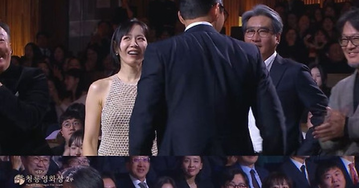 현빈·손예진 청룡서도 꽁냥 애정행각…"사랑하고 고마워"