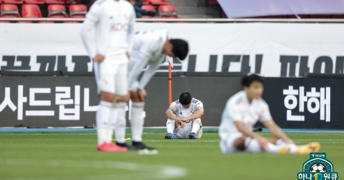 프로축구는 강등이 죄…한 번 떨어지면 ‘장기 투숙자’ 될라