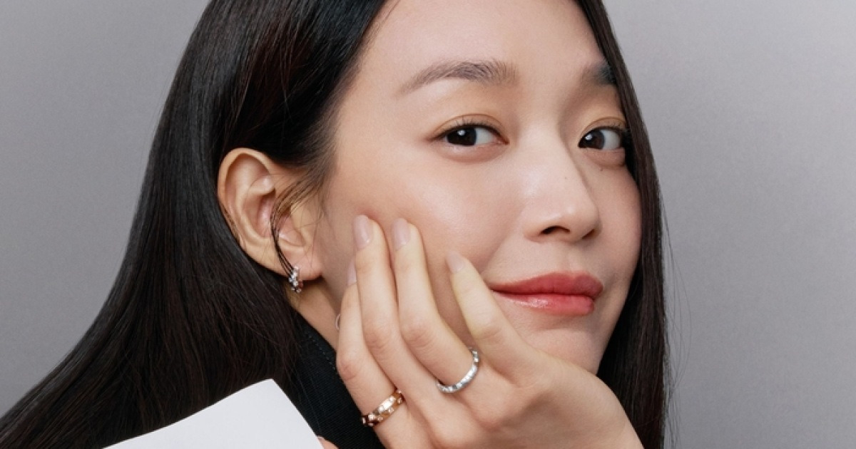 하퍼스 바자 12월호 커버 신민아 루이 비통 화보