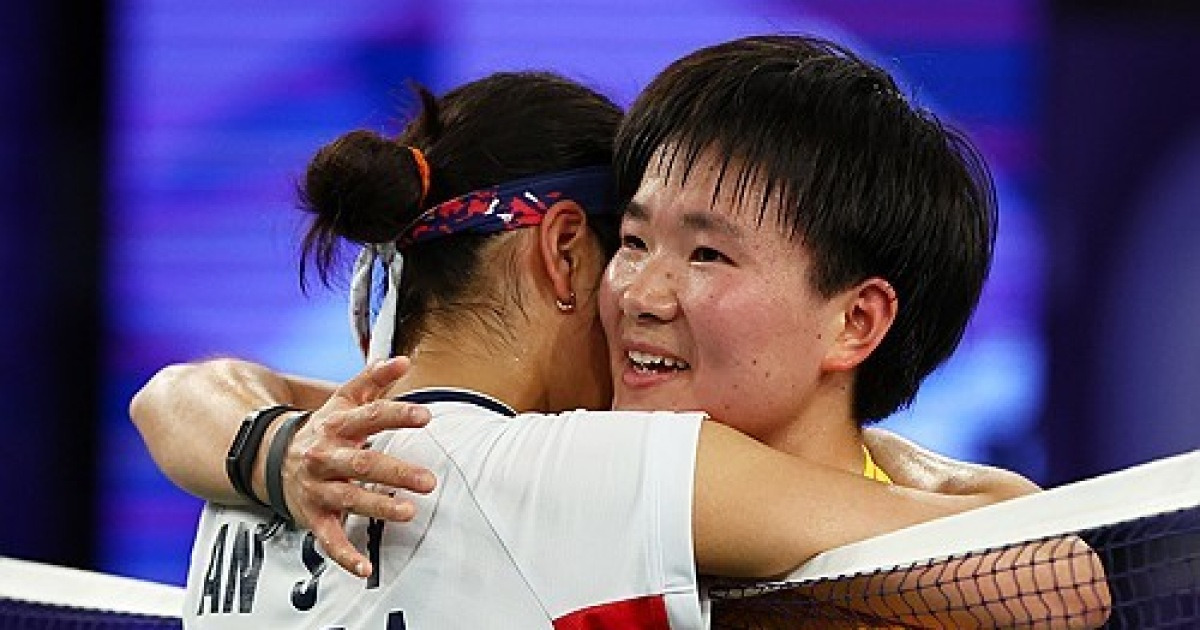 안녕 안세영! 中 세계챔피언 3명 한꺼번에 은퇴…파리올림픽 결승 상대, 눈물 펑펑+코트 입맞춤