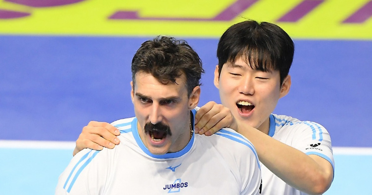 '러셀 37점 대폭발' 대한항공은 강했다...OK저축은행에 3대2 대역전승, 6연승 1위 재탈환 [인천 현장]