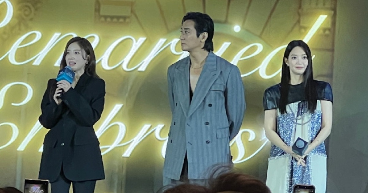 '옷이 문제였네'...결혼 앞둔 신민아, '혼전임신설' 부인