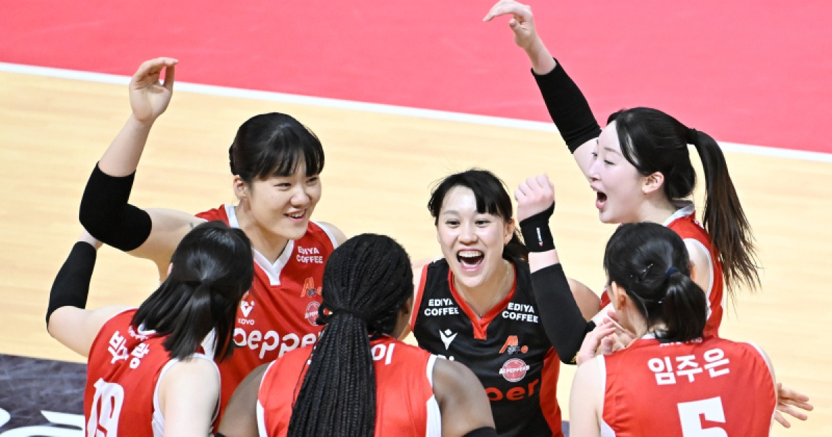 슬로건대로 '스텝 업'...매콤해진 페퍼저축은행