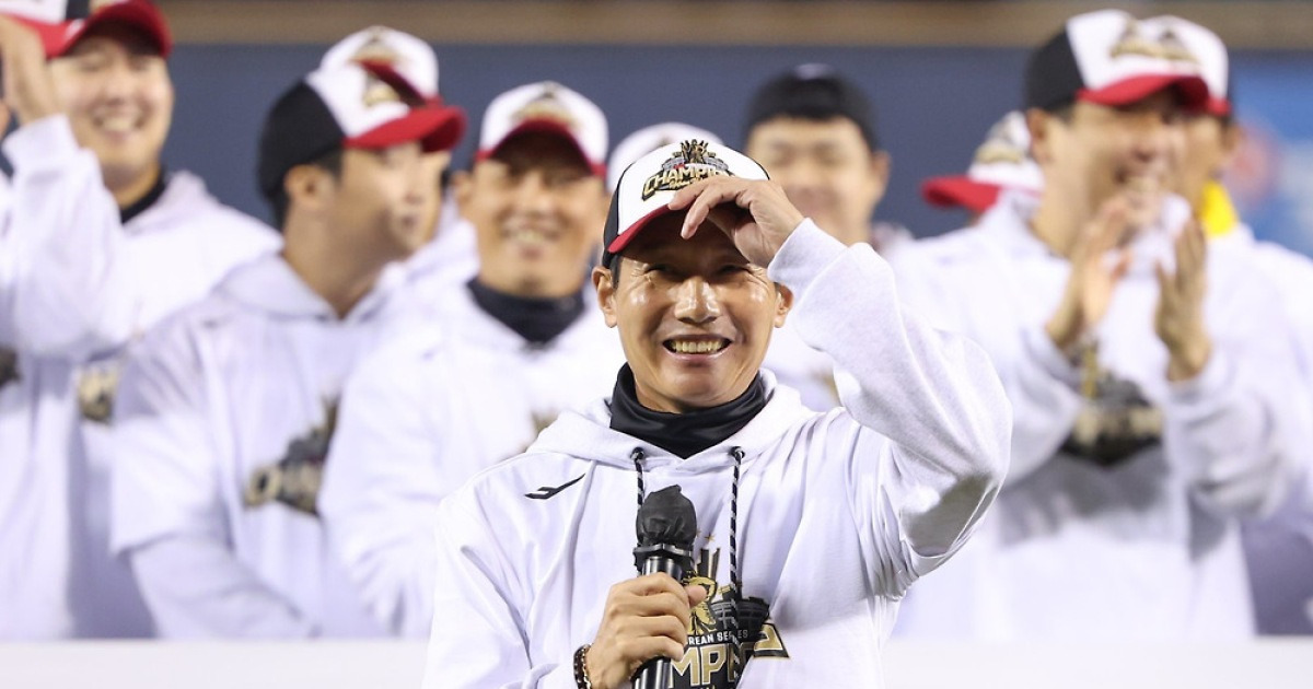 두 번의 통합 우승과 재계약…LG 염경엽 감독 “왕조, 중요한 건 결국 시스템”